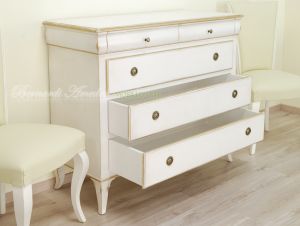 Classic wooden chest of drawers with lacquered finish